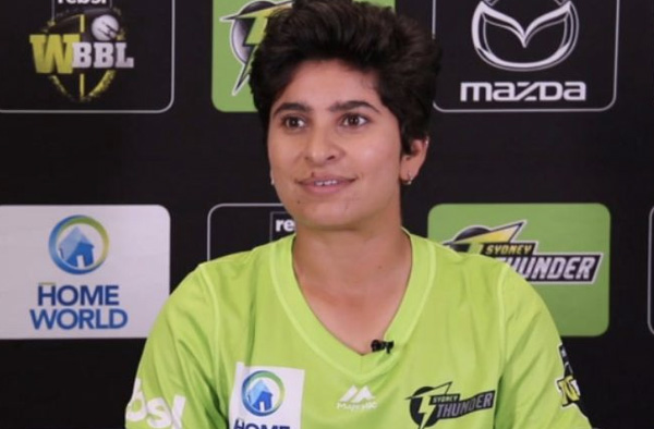 Nida Dar part of Sydney Thunder in WBBL