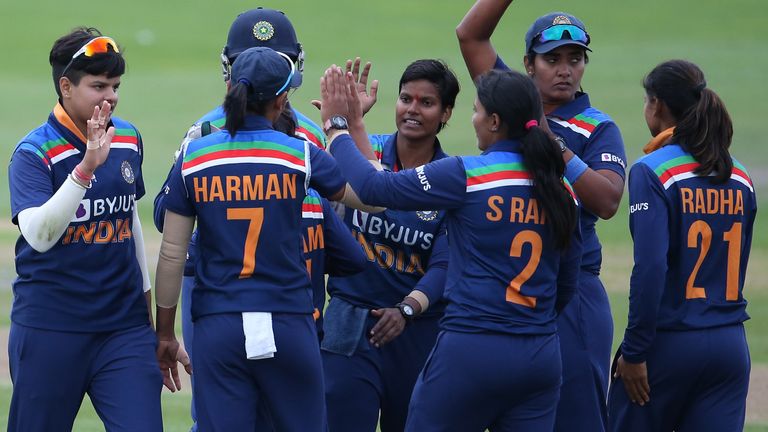 India snatch a victory against England in 2nd T20I at Hove