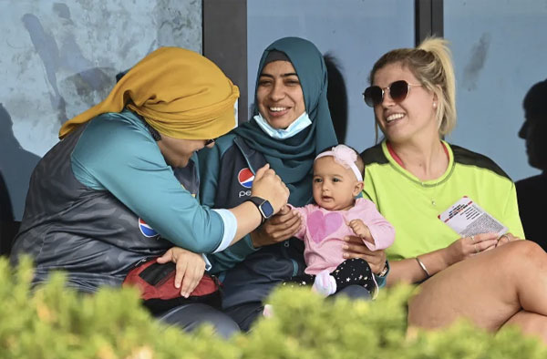 Bismah Maroof's daughter was centre of attention throughout Women's World Cup 2022. PC: ICC/Getty Images
