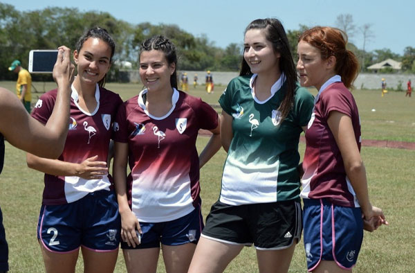 Sian Kelly with her students. PC: Twitter
