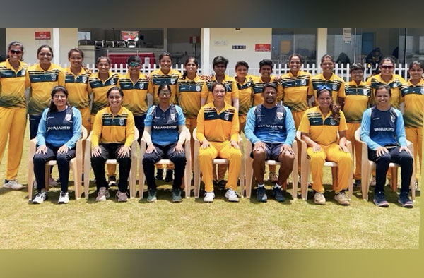 Aarti Kedar with her Maharashtra State Cricket Team. PC: Female Cricket