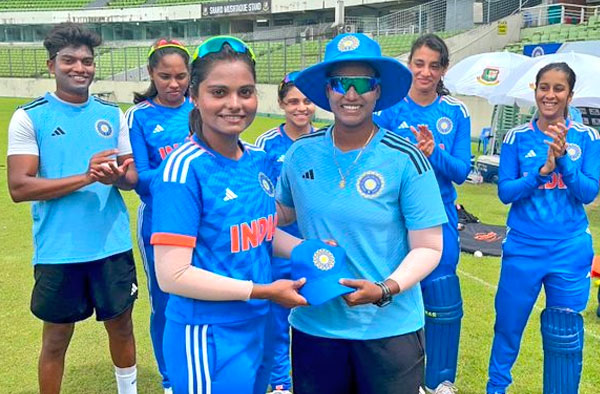 Rashi Kanojiya receives her debut cap from Deepti Sharma. PC: BCCI
