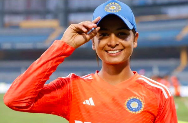 Shreyanka Patil receives her India cap. PC: BCCI Women