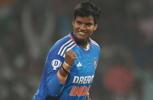Deepti Sharma became first Indian to score 1000 runs and pick 100 wickets in T20I. PC: Getty