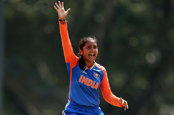 Jagmohan Dalmiya Trophy for Best Woman Cricketer (Junior Domestic) - Ishwari Awasare