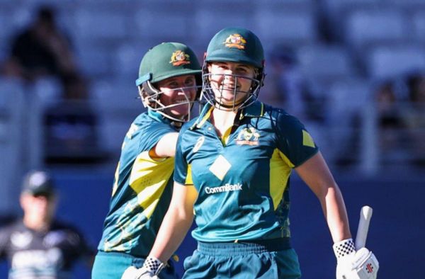 "Batting with the best batter in the world, you definitely learn a lot," shares Georgia Voll on Beth Mooney