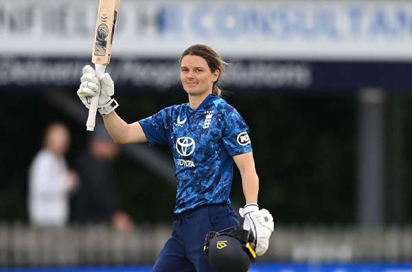 Amy Jones notches up her maiden international century; surpasses 4000 runs for England