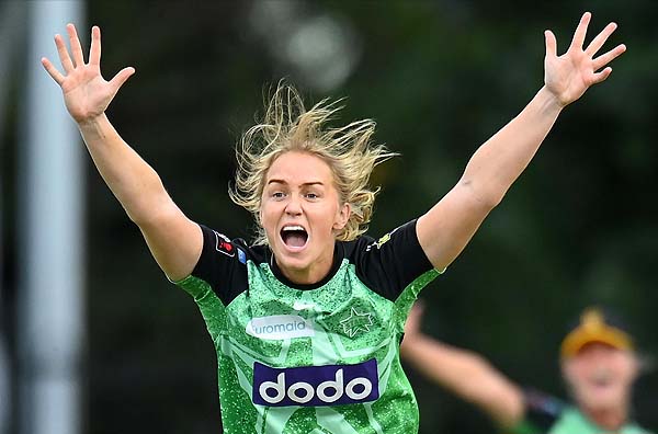 Kim Garth Commits to Melbourne Stars for Another Season, Eyes WBBL Redemption